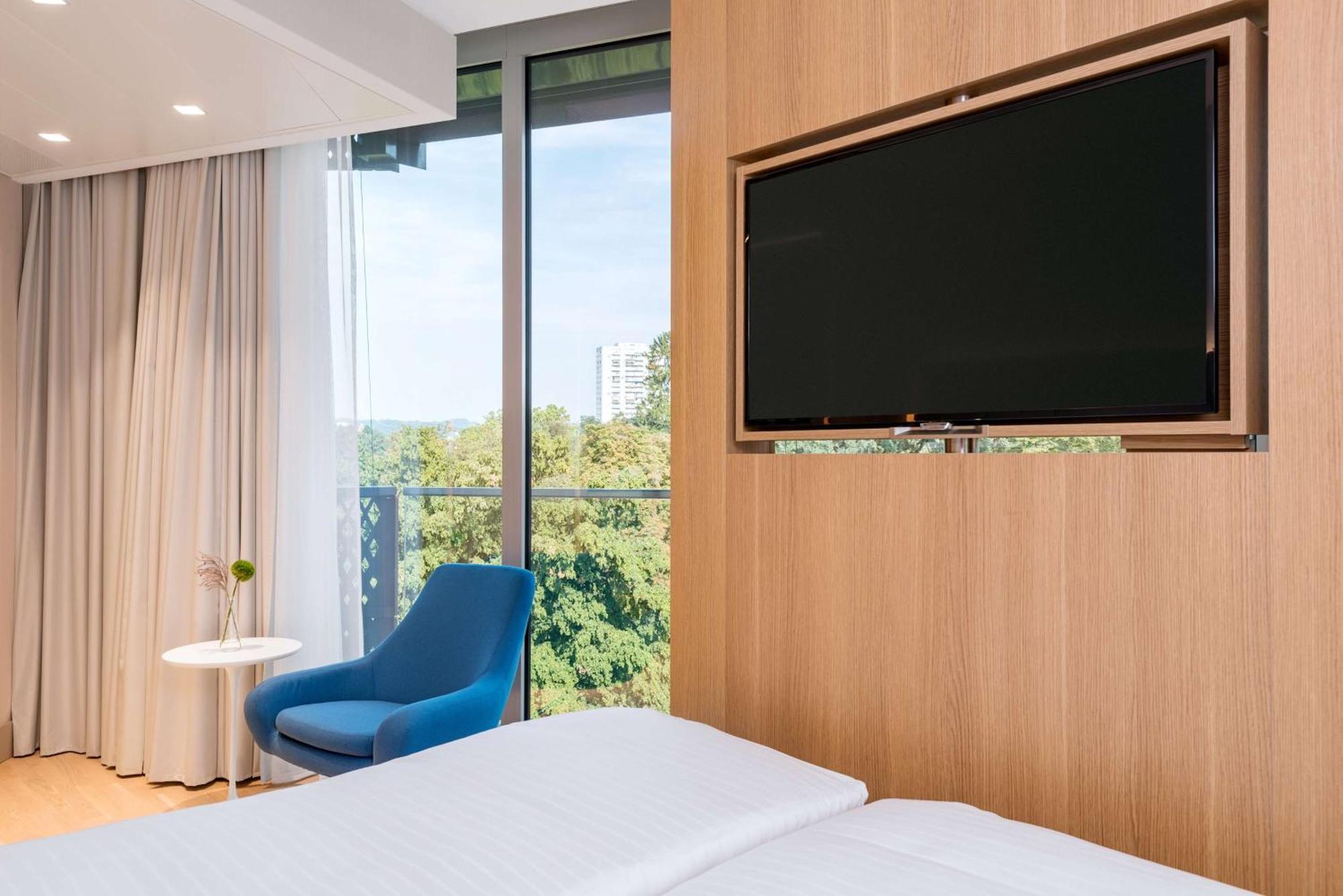 เอ็นเอช กราซ ซิตี้ Hotel ภายนอก รูปภาพ